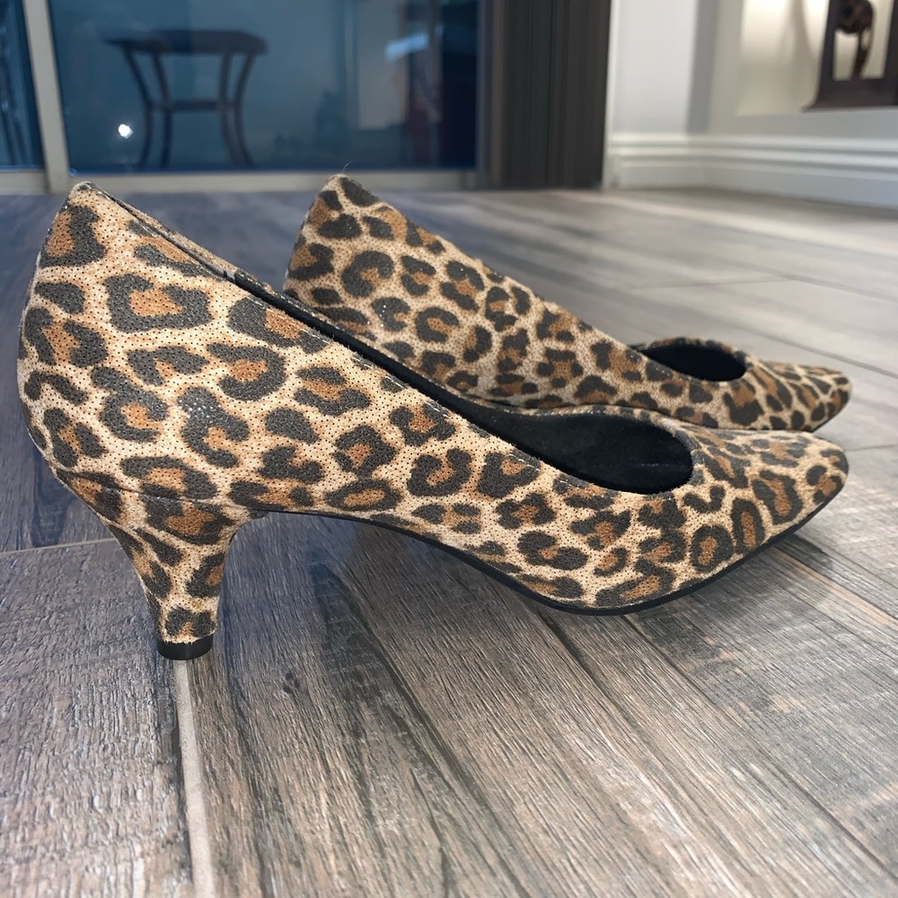 Aerosole leopard print heels